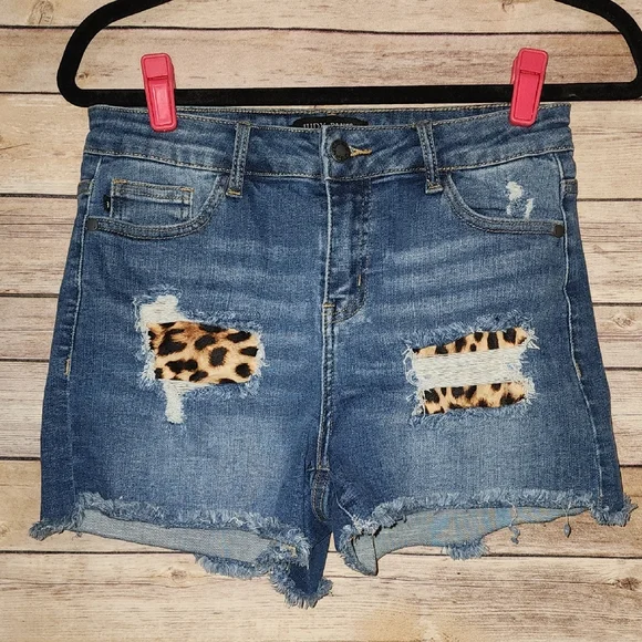 Judy Blue Denim Leopard Patch Women's Shorts - Picture 1 of 4